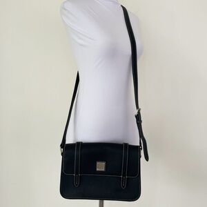 Dooney & Bourke Black Crossbody w Contrast Stitch and Magnetic Closure Vintage